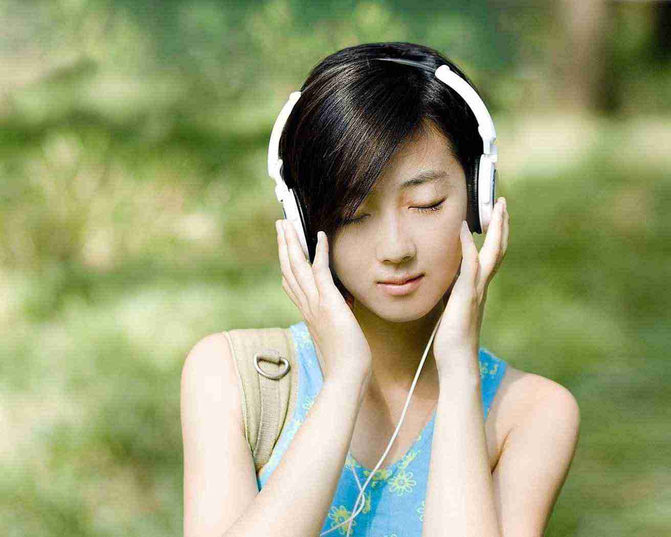 昔日浙江首富現身直播間跳團舞：20萬人涌入直播間看蹦迪